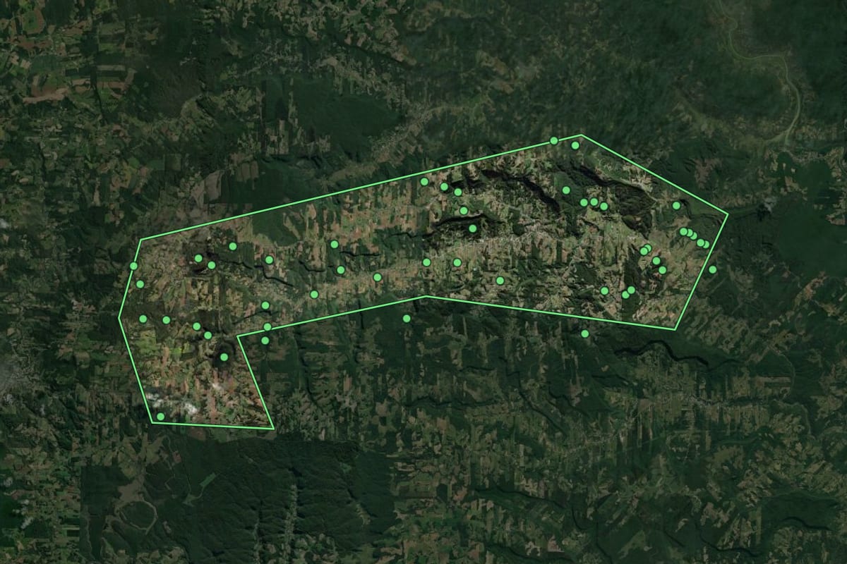 Imagem de satélite de Witmarsum (SC), com o contorno do município e a posição dos imóveis desta página.