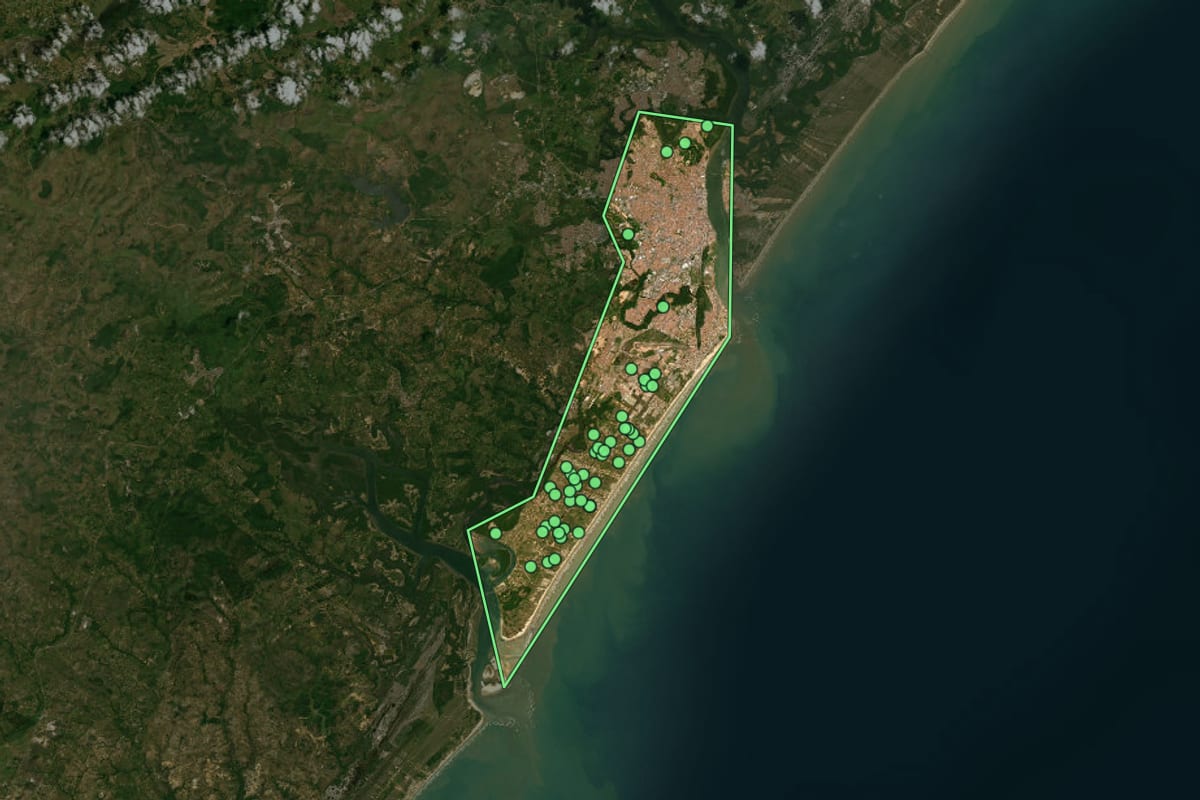 Imagem de satélite de Aracaju (SE), com o contorno do município e a posição dos imóveis desta página.