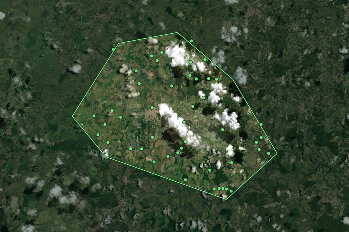 Imagem de satélite de Cristinápolis (SE), com o contorno do município e a posição dos imóveis desta página.
