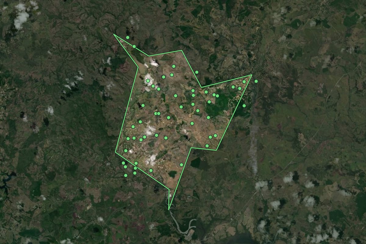 Imagem de satélite de Divina Pastora (SE), com o contorno do município e a posição dos imóveis desta página.