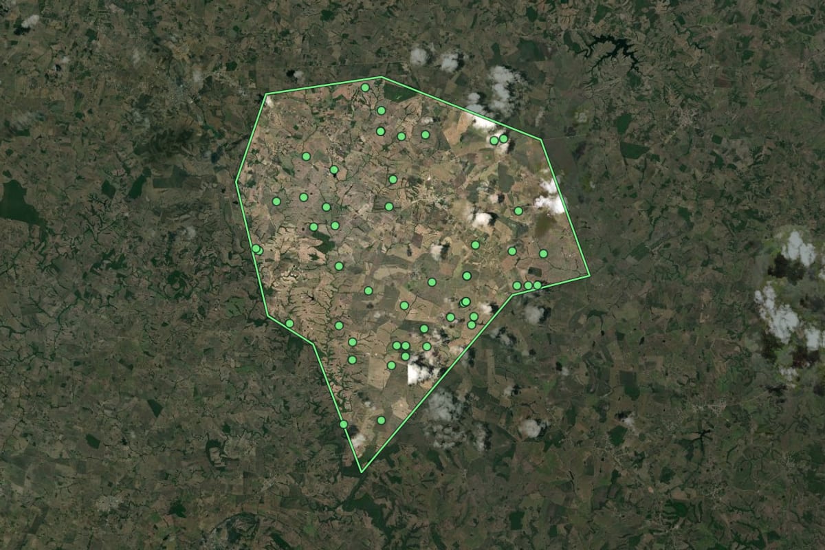 Imagem de satélite de Feira Nova (SE), com o contorno do município e a posição dos imóveis desta página.