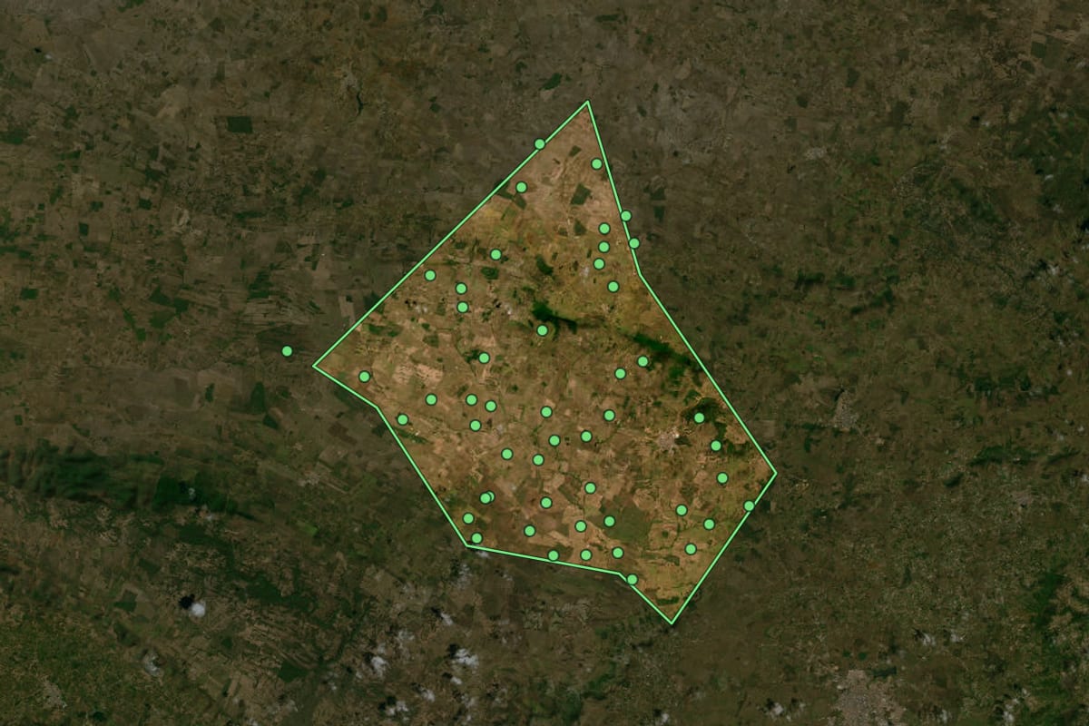 Imagem de satélite de Frei Paulo (SE), com o contorno do município e a posição dos imóveis desta página.