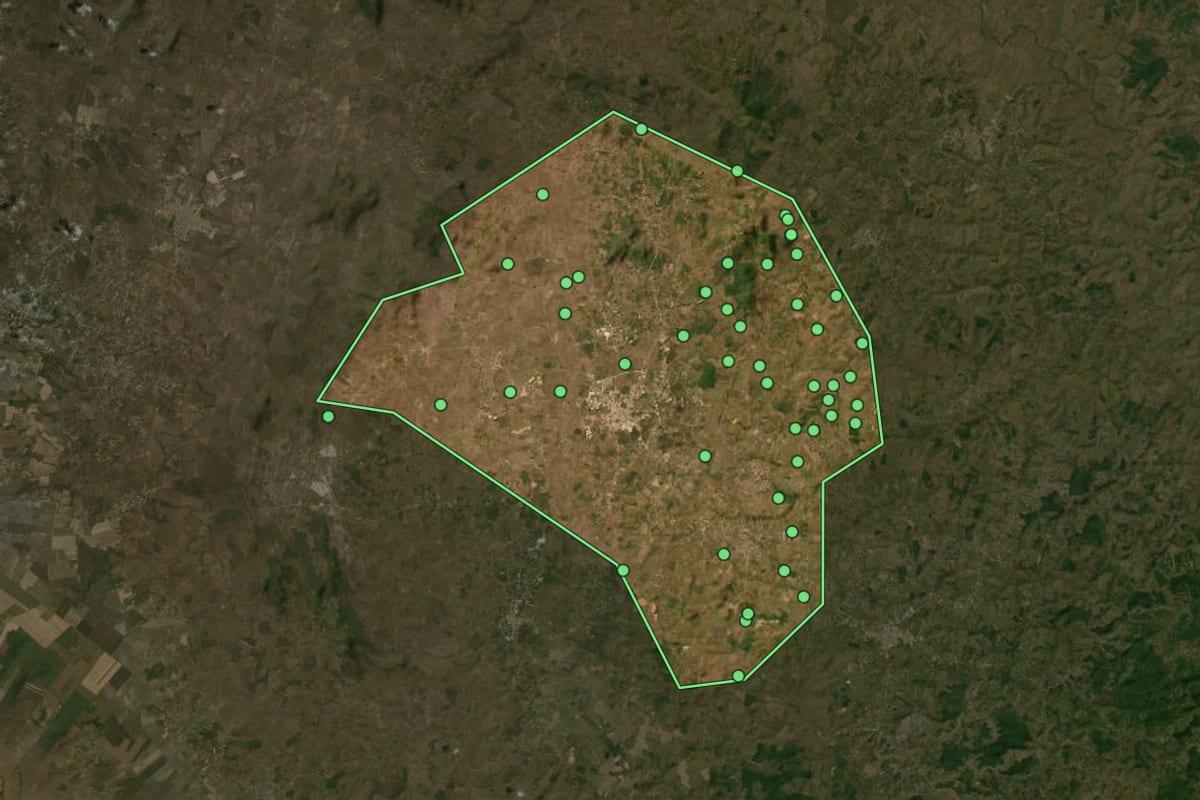 Imagem de satélite de Itabaianinha (SE), com o contorno do município e a posição dos imóveis desta página.