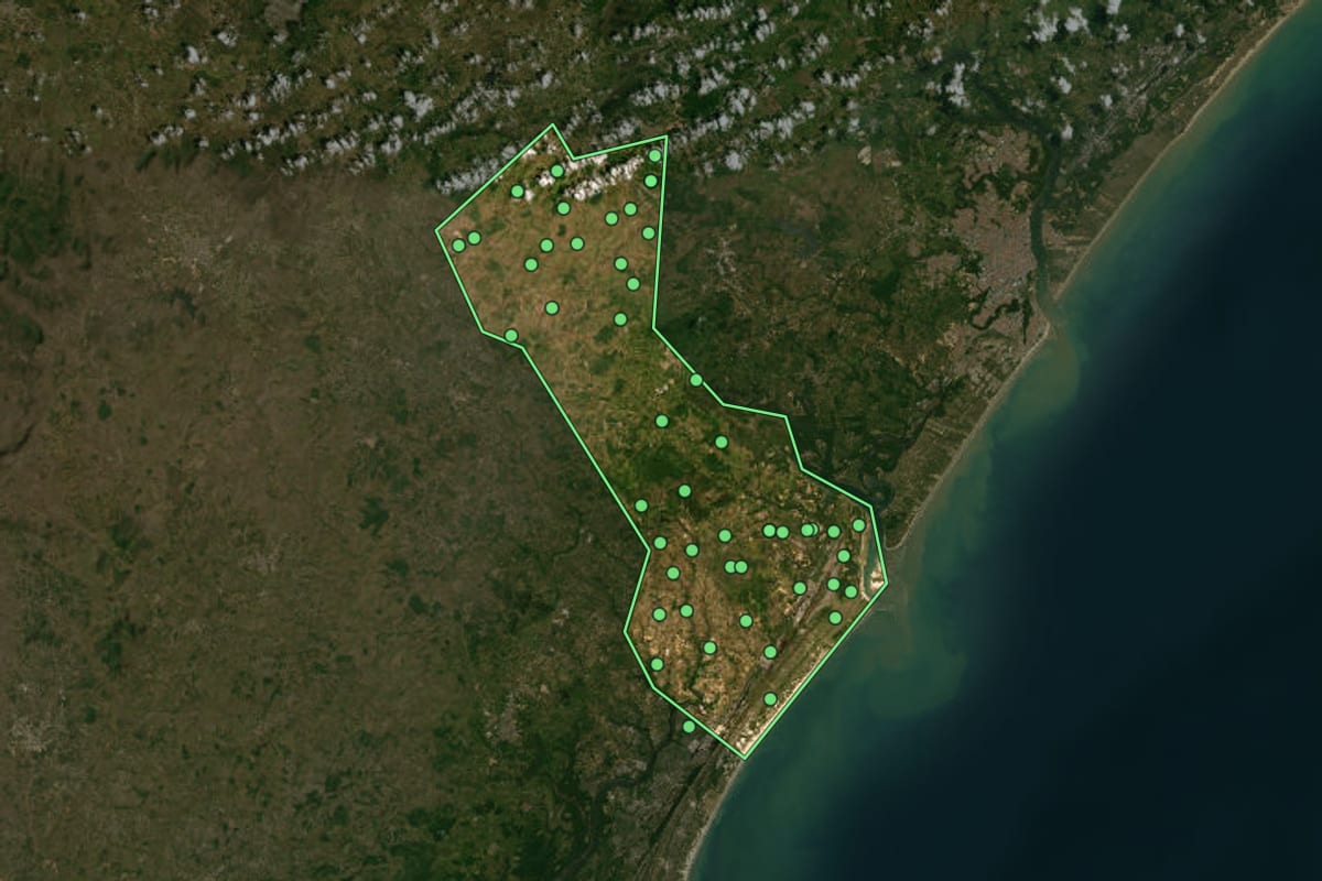 Imagem de satélite de Itaporanga d'Ajuda (SE), com o contorno do município e a posição dos imóveis desta página.