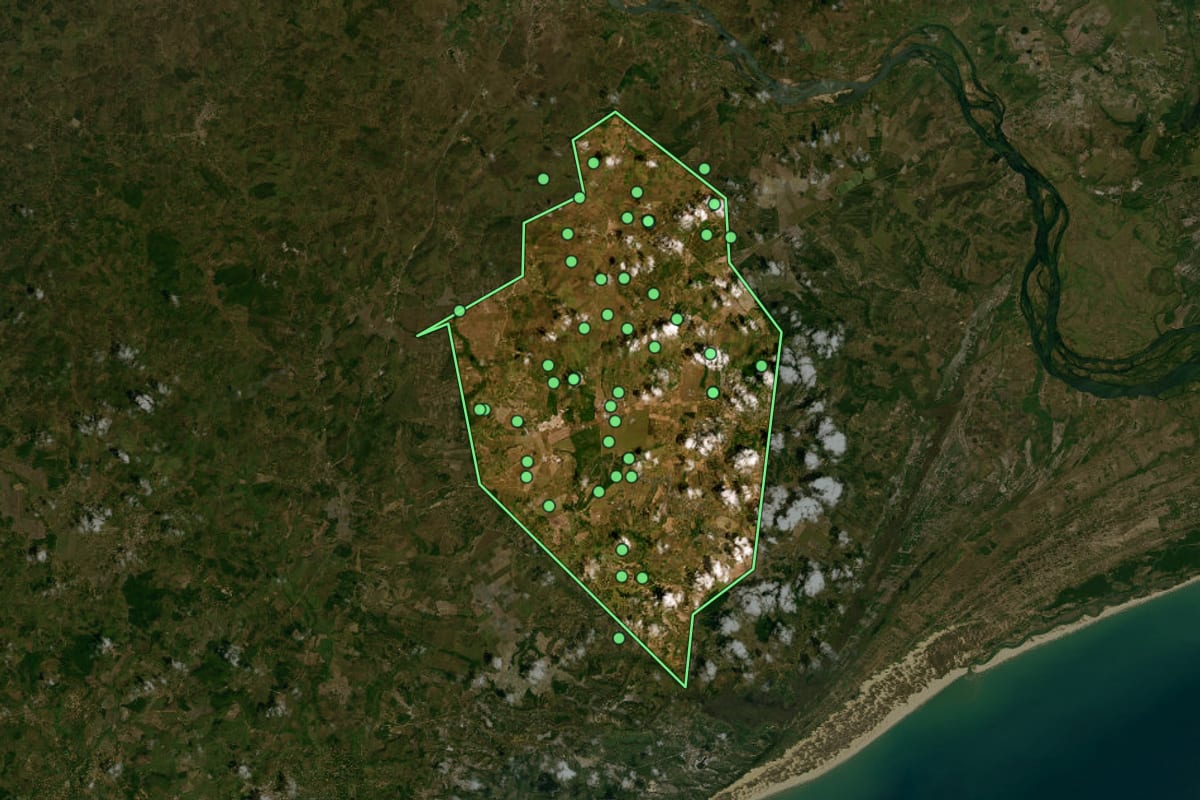 Imagem de satélite de Japoatã (SE), com o contorno do município e a posição dos imóveis desta página.
