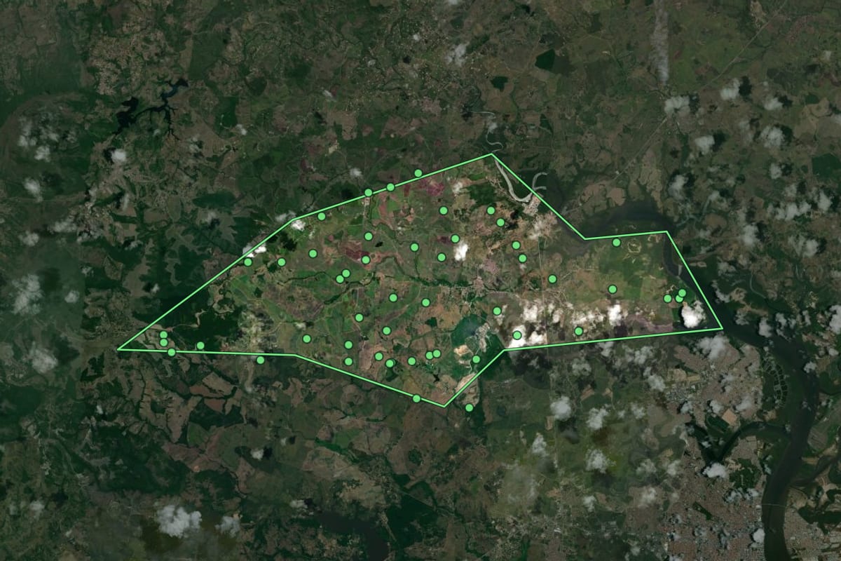 Imagem de satélite de Laranjeiras (SE), com o contorno do município e a posição dos imóveis desta página.