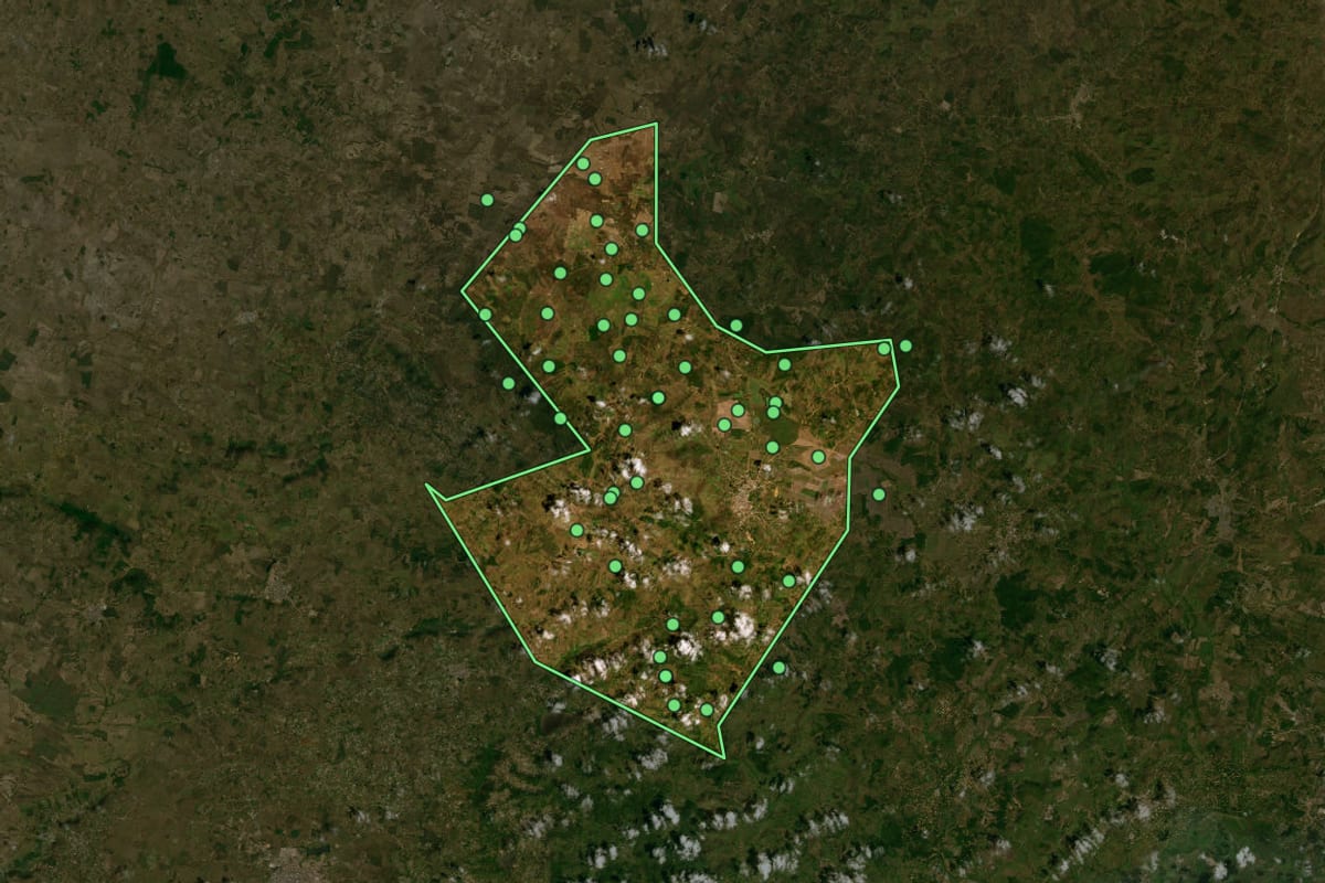 Imagem de satélite de Nossa Senhora das Dores (SE), com o contorno do município e a posição dos imóveis desta página.