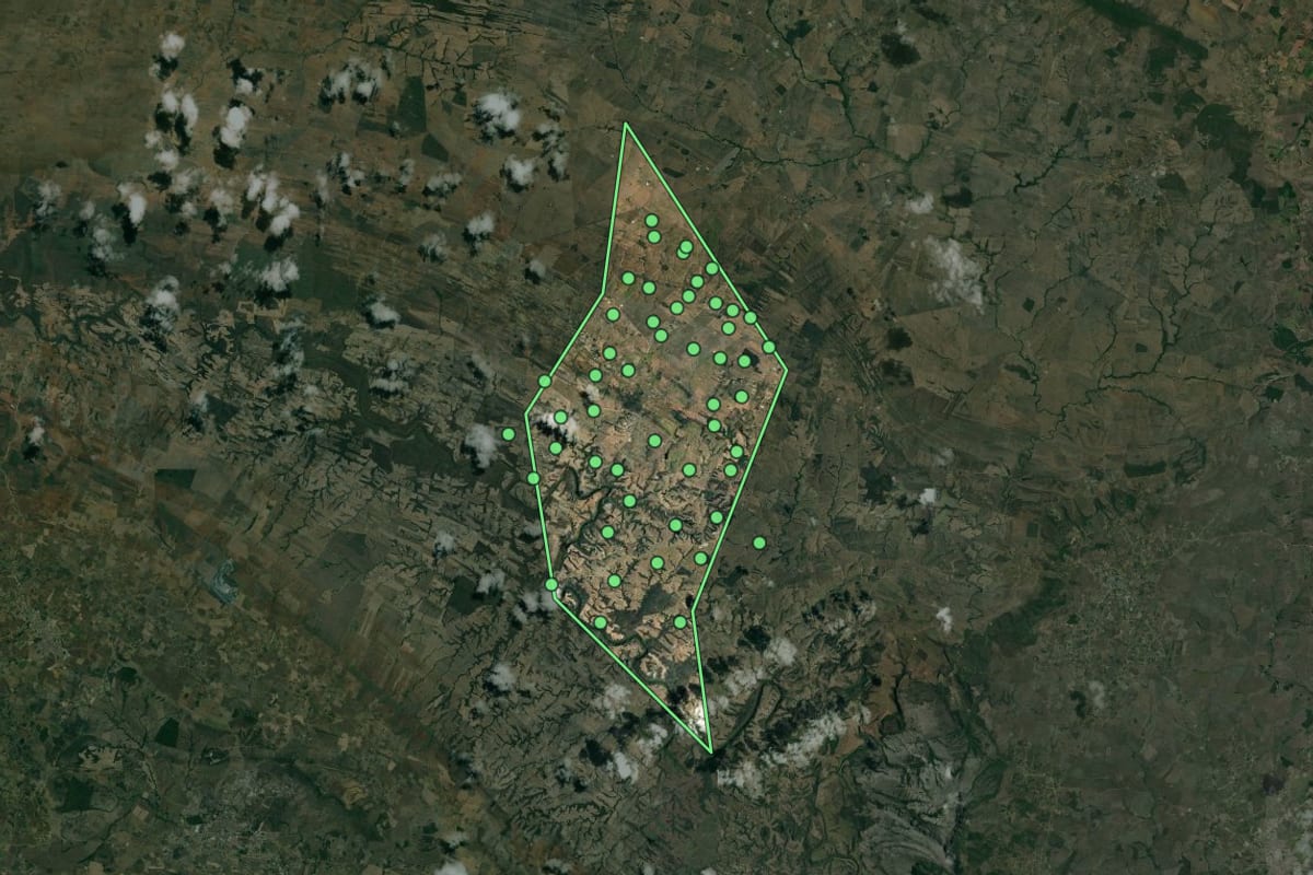 Imagem de satélite de Pedra Mole (SE), com o contorno do município e a posição dos imóveis desta página.