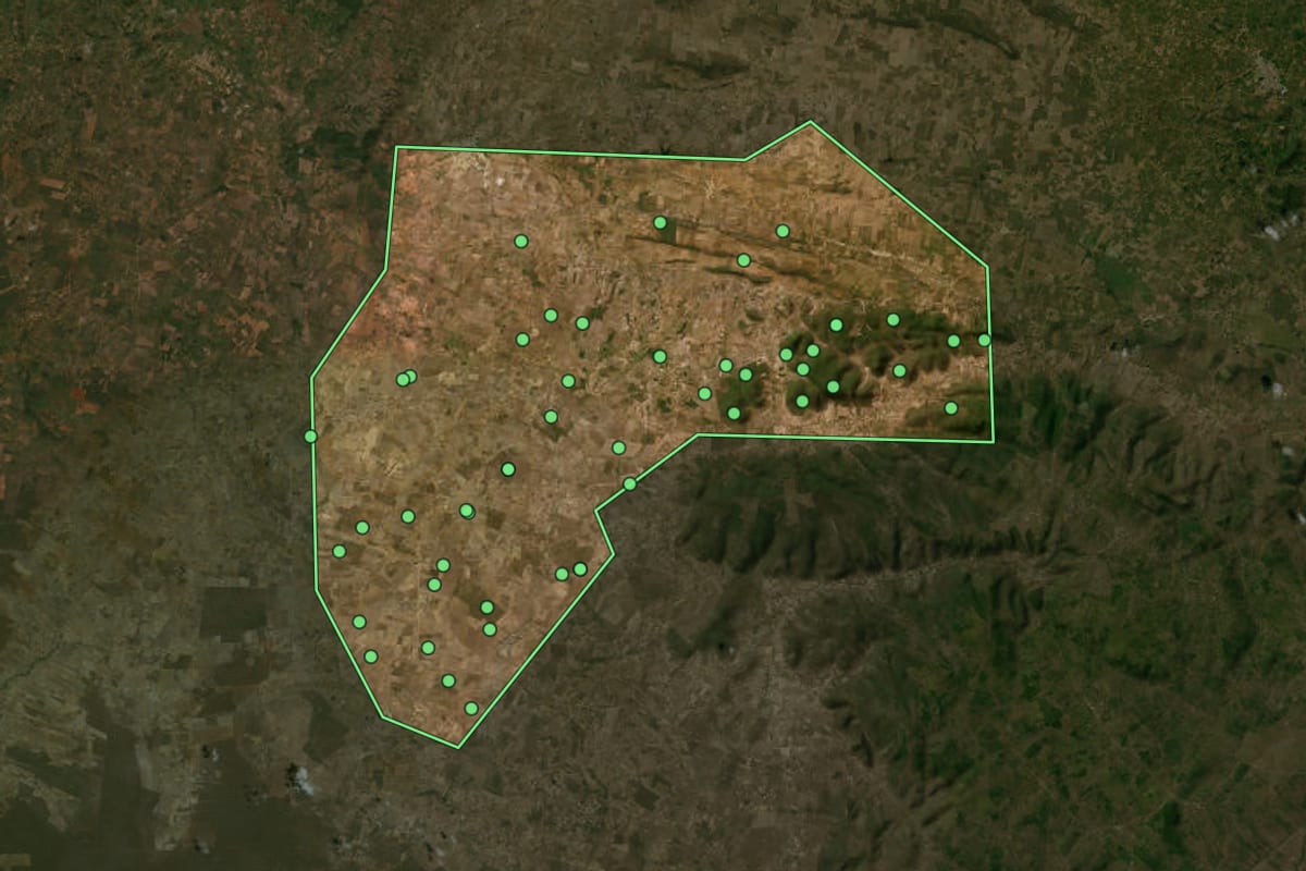 Imagem de satélite de Poço Verde (SE), com o contorno do município e a posição dos imóveis desta página.