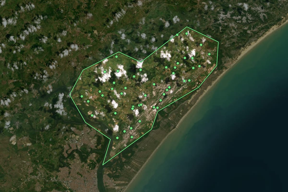 Imagem de satélite de Santo Amaro das Brotas (SE), com o contorno do município e a posição dos imóveis desta página.
