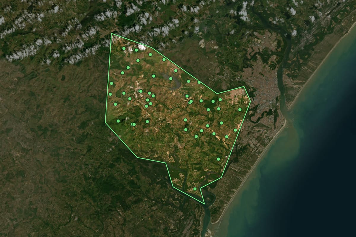 Imagem de satélite de São Cristóvão (SE), com o contorno do município e a posição dos imóveis desta página.
