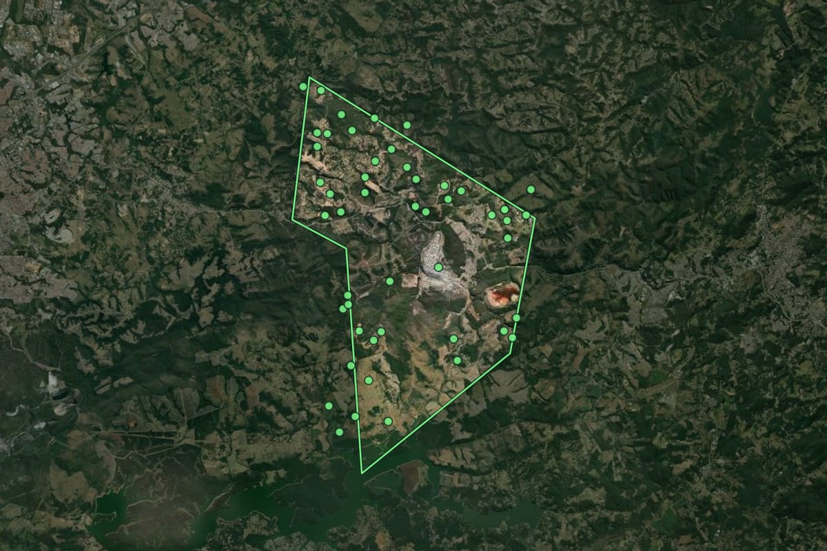 Imagem de satélite de Alumínio (SP), com o contorno do município e a posição dos imóveis desta página.