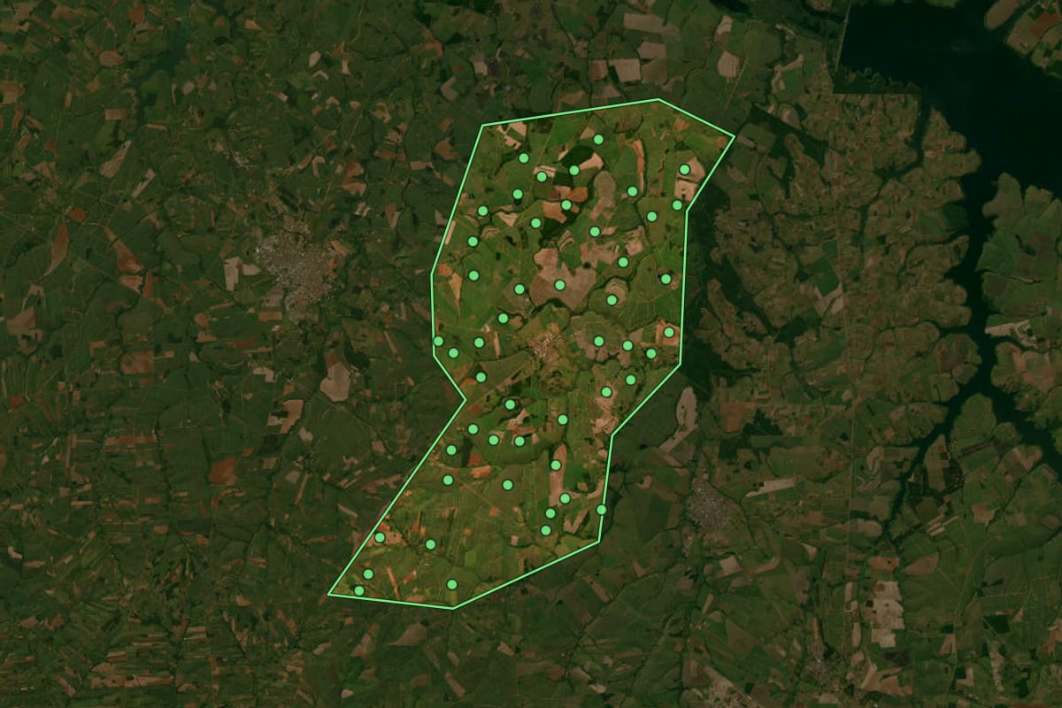 Imagem de satélite de Avanhandava (SP), com o contorno do município e a posição dos imóveis desta página.