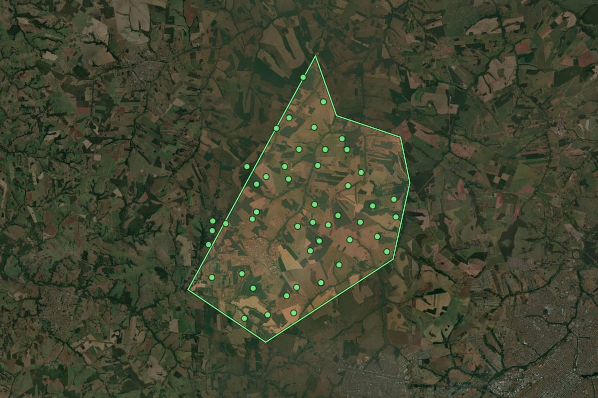 Imagem de satélite de Bálsamo (SP), com o contorno do município e a posição dos imóveis desta página.