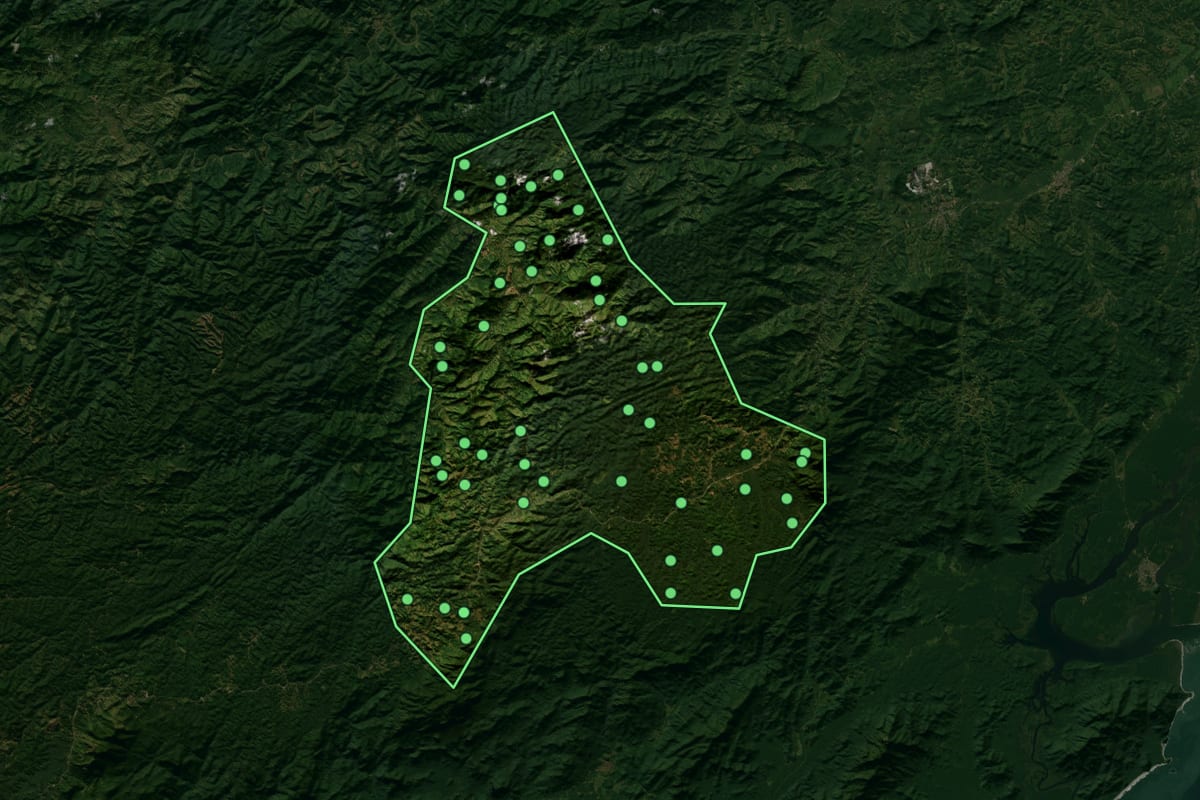Imagem de satélite de Barra do Turvo (SP), com o contorno do município e a posição dos imóveis desta página.
