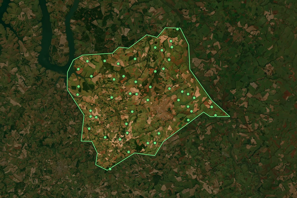 Imagem de satélite de Barretos (SP), com o contorno do município e a posição dos imóveis desta página.