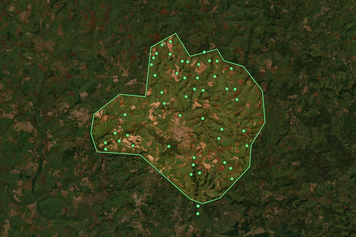 Imagem de satélite de Batatais (SP), com o contorno do município e a posição dos imóveis desta página.