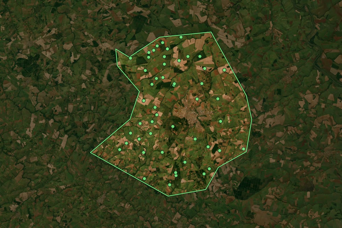 Imagem de satélite de Bebedouro (SP), com o contorno do município e a posição dos imóveis desta página.