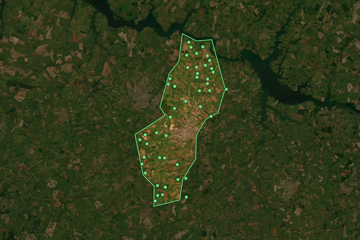 Imagem de satélite de Birigui (SP), com o contorno do município e a posição dos imóveis desta página.