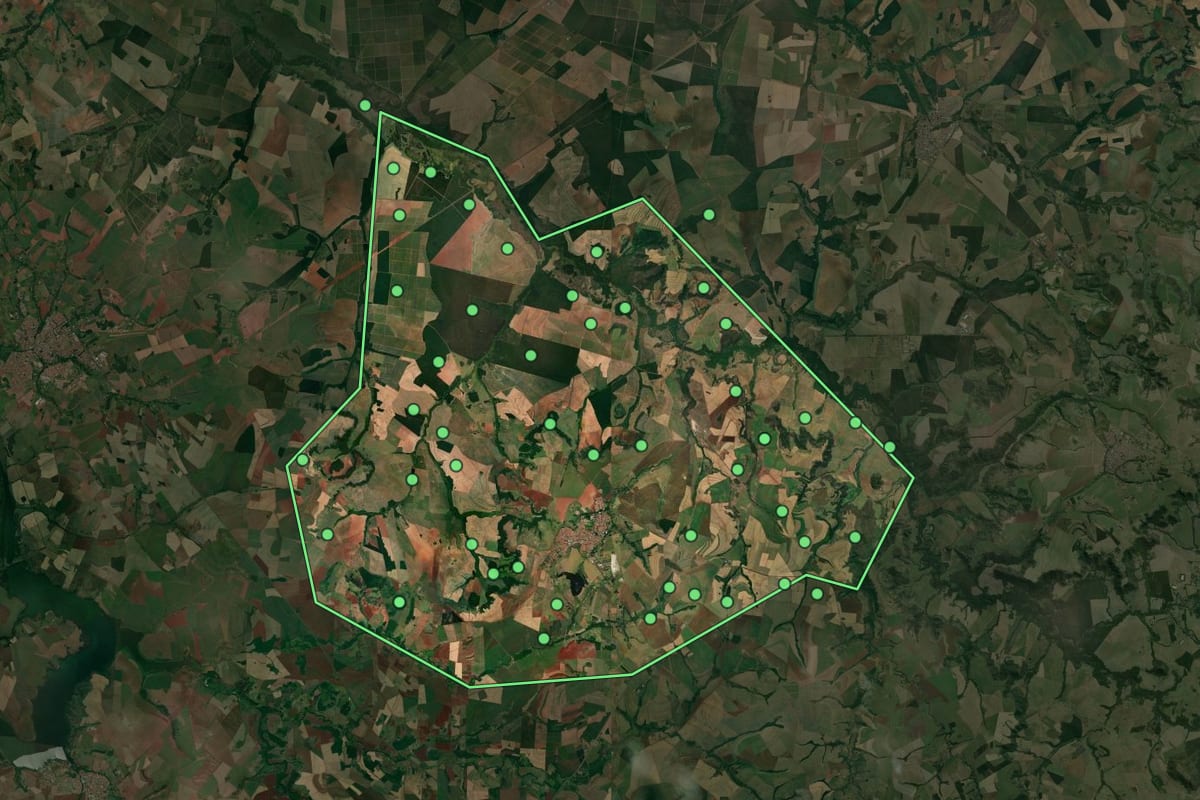 Imagem de satélite de Bocaina (SP), com o contorno do município e a posição dos imóveis desta página.