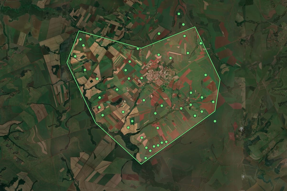 Imagem de satélite de Dumont (SP), com o contorno do município e a posição dos imóveis desta página.