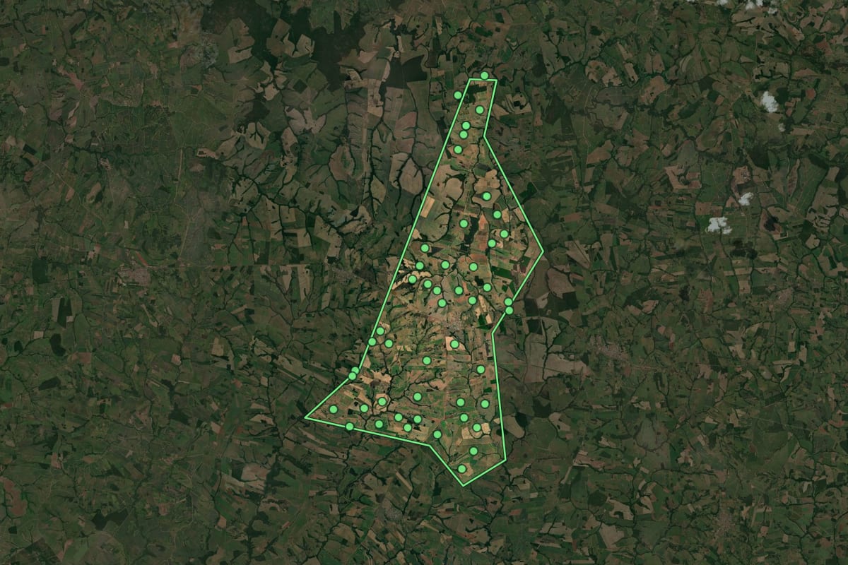 Imagem de satélite de Floreal (SP), com o contorno do município e a posição dos imóveis desta página.