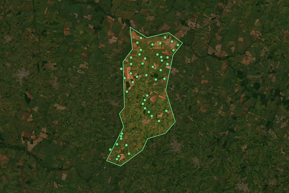 Imagem de satélite de Flórida Paulista (SP), com o contorno do município e a posição dos imóveis desta página.