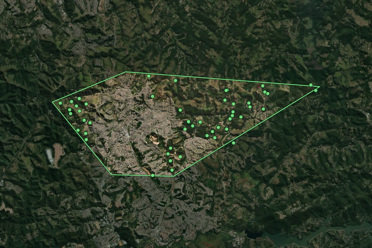Imagem de satélite de Francisco Morato (SP), com o contorno do município e a posição dos imóveis desta página.