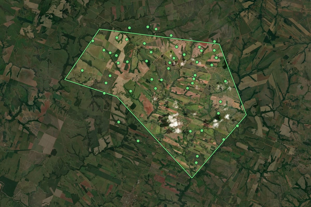 Imagem de satélite de Gabriel Monteiro (SP), com o contorno do município e a posição dos imóveis desta página.