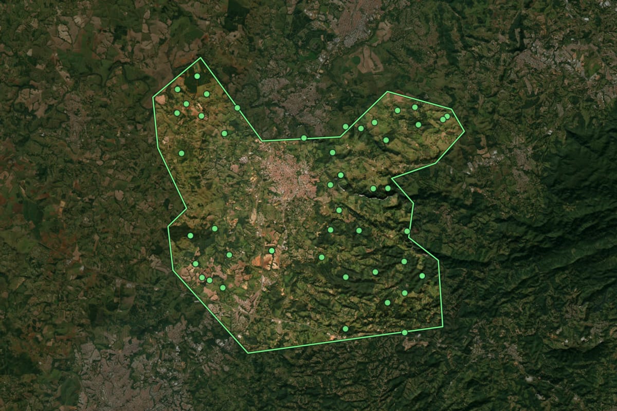 Imagem de satélite de Itu (SP), com o contorno do município e a posição dos imóveis desta página.