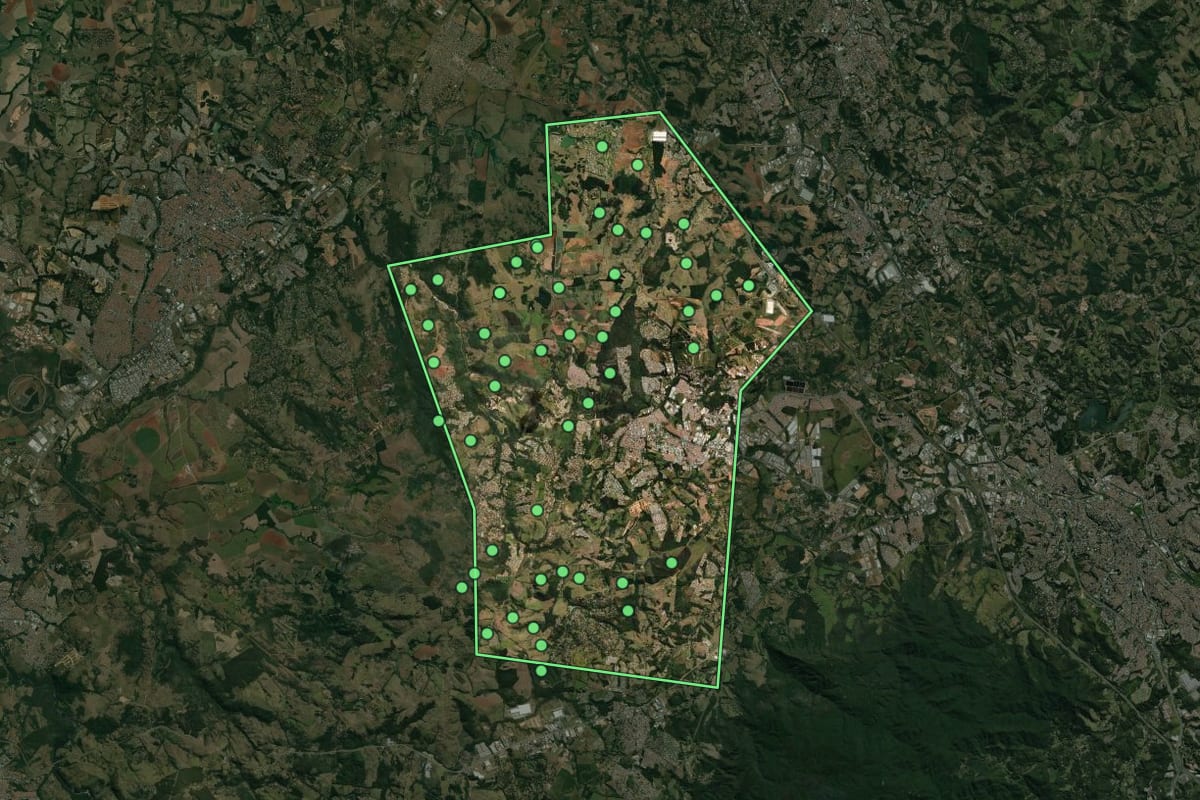Imagem de satélite de Itupeva (SP), com o contorno do município e a posição dos imóveis desta página.