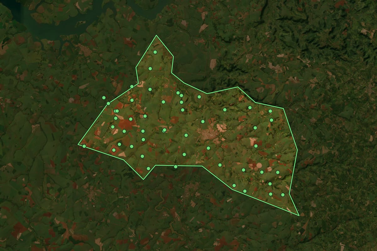 Imagem de satélite de Ituverava (SP), com o contorno do município e a posição dos imóveis desta página.