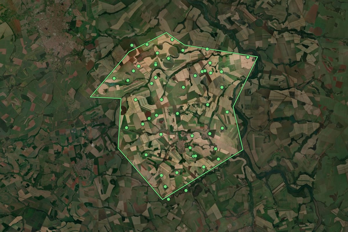 Imagem de satélite de Jaborandi (SP), com o contorno do município e a posição dos imóveis desta página.