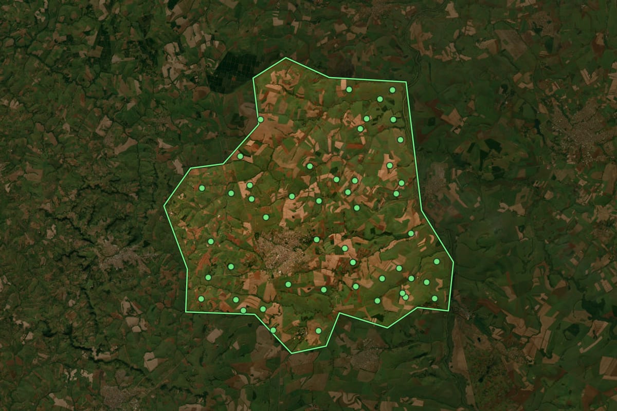 Imagem de satélite de Jaboticabal (SP), com o contorno do município e a posição dos imóveis desta página.
