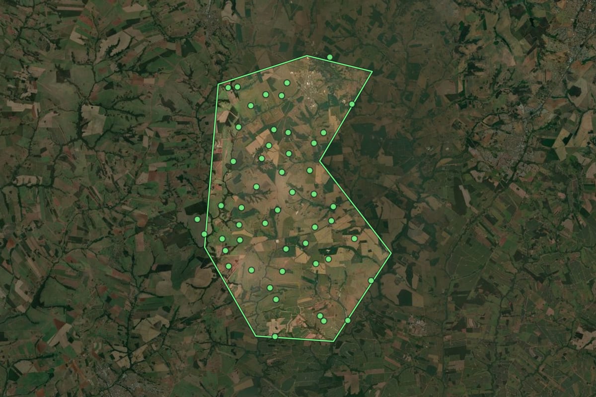 Imagem de satélite de Jaci (SP), com o contorno do município e a posição dos imóveis desta página.