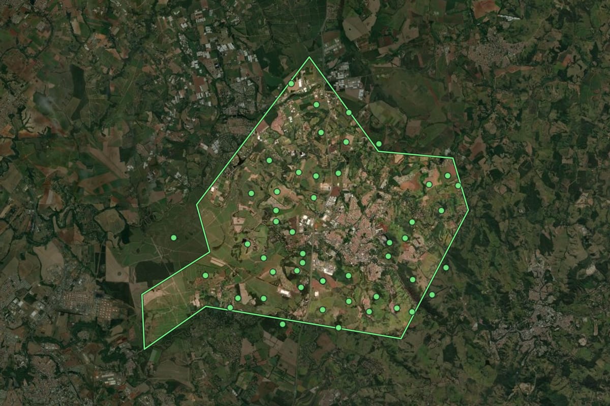 Imagem de satélite de Jaguariúna (SP), com o contorno do município e a posição dos imóveis desta página.