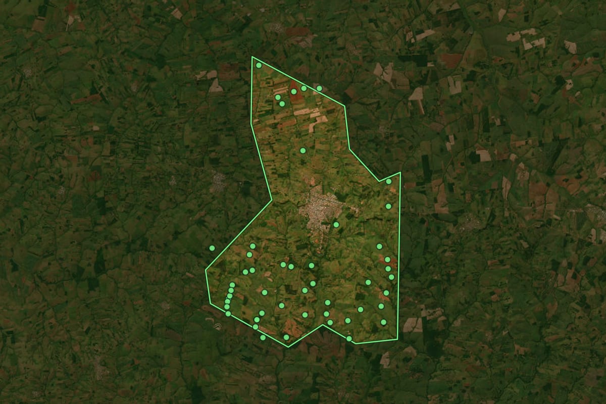 Imagem de satélite de Jales (SP), com o contorno do município e a posição dos imóveis desta página.