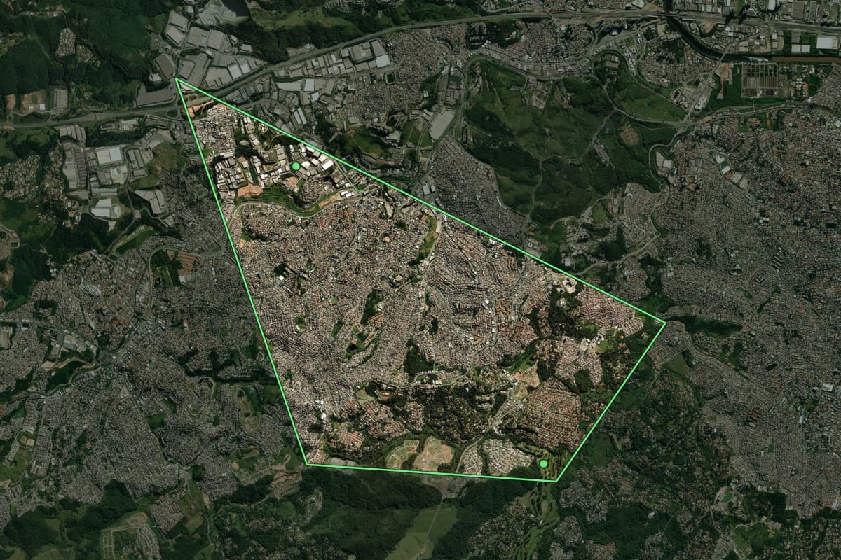 Imagem de satélite de Jandira (SP), com o contorno do município e a posição dos imóveis desta página.