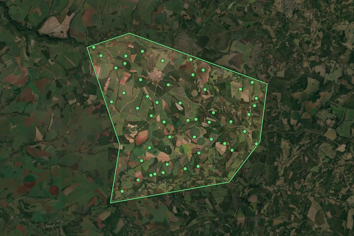 Imagem de satélite de Jeriquara (SP), com o contorno do município e a posição dos imóveis desta página.