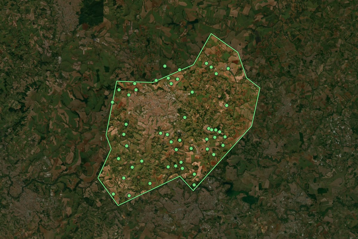 Imagem de satélite de Limeira (SP), com o contorno do município e a posição dos imóveis desta página.