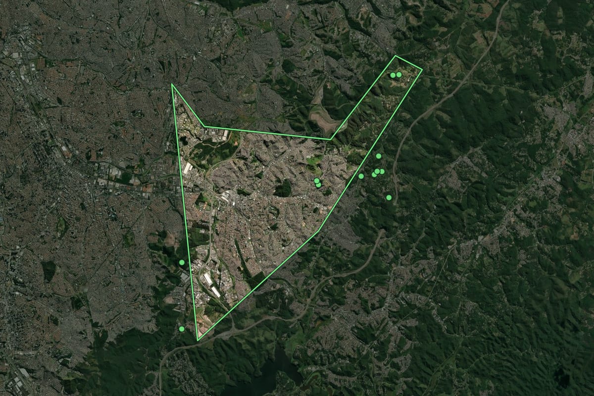 Imagem de satélite de Mauá (SP), com o contorno do município e a posição dos imóveis desta página.