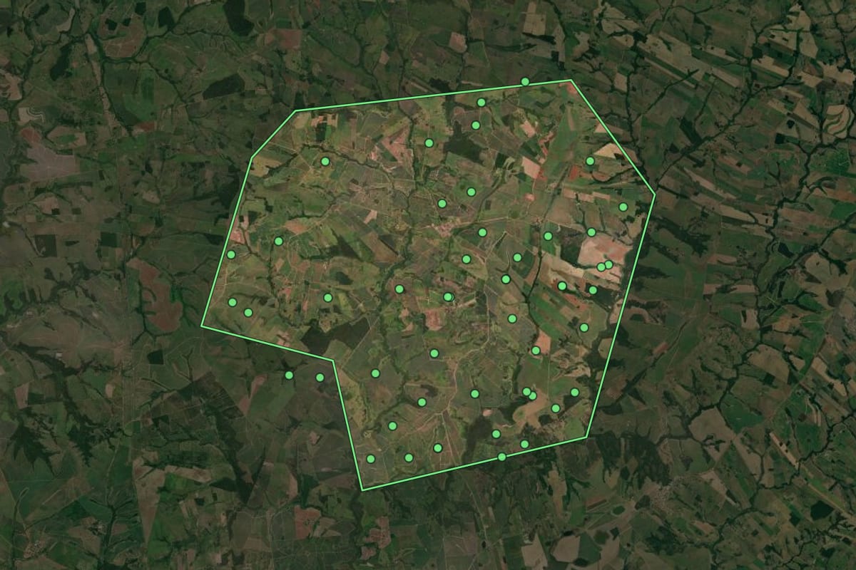 Imagem de satélite de Nova Castilho (SP), com o contorno do município e a posição dos imóveis desta página.