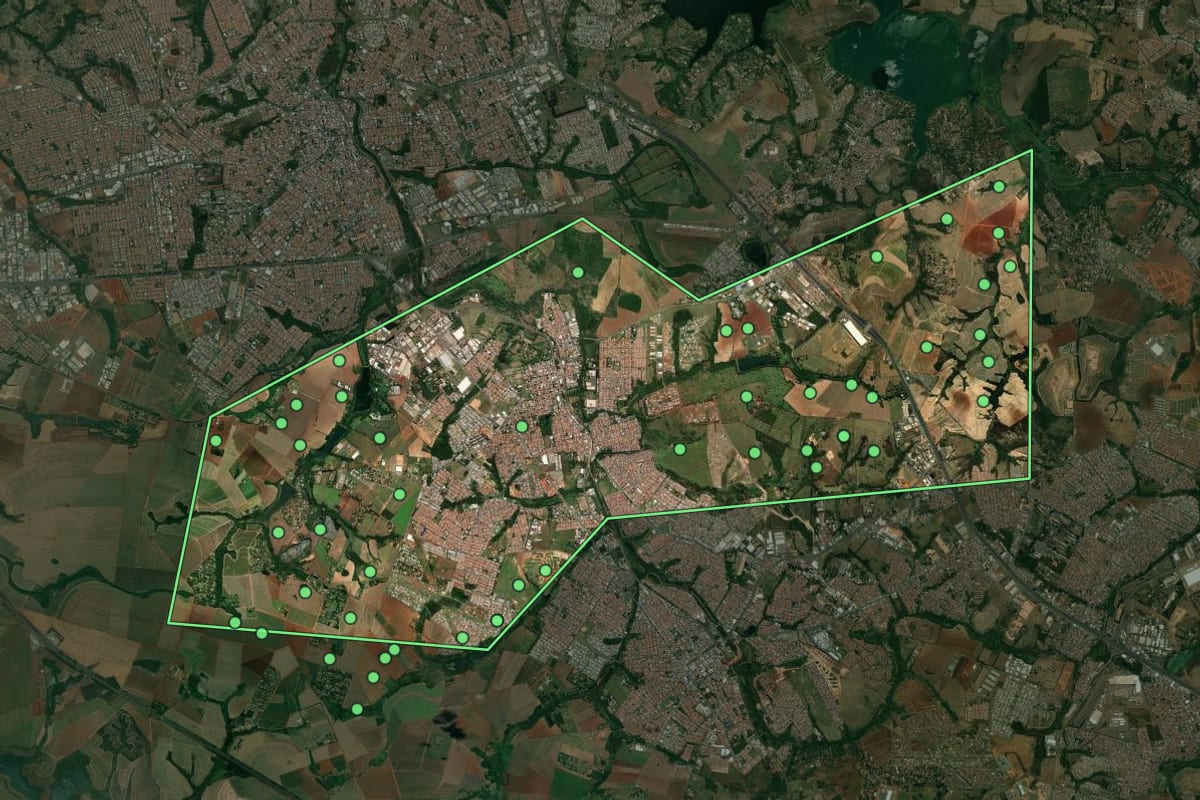 Imagem de satélite de Nova Odessa (SP), com o contorno do município e a posição dos imóveis desta página.