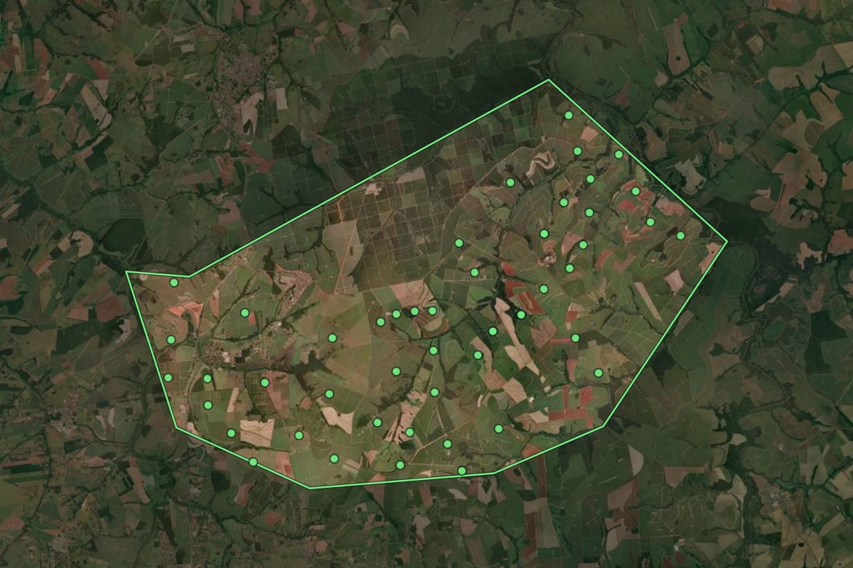 Imagem de satélite de Onda Verde (SP), com o contorno do município e a posição dos imóveis desta página.