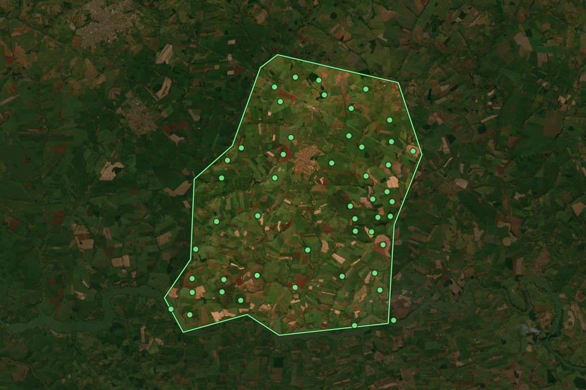 Imagem de satélite de Palmital (SP), com o contorno do município e a posição dos imóveis desta página.