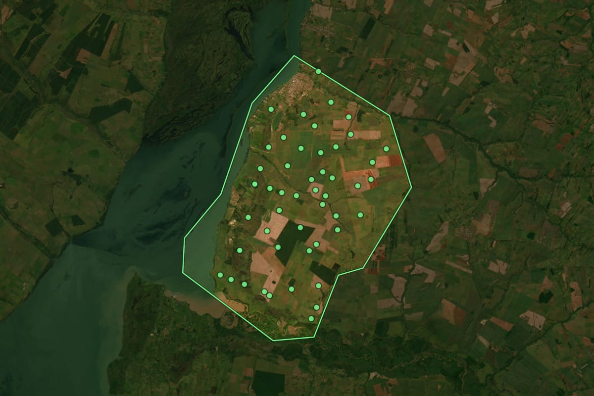 Imagem de satélite de Panorama (SP), com o contorno do município e a posição dos imóveis desta página.