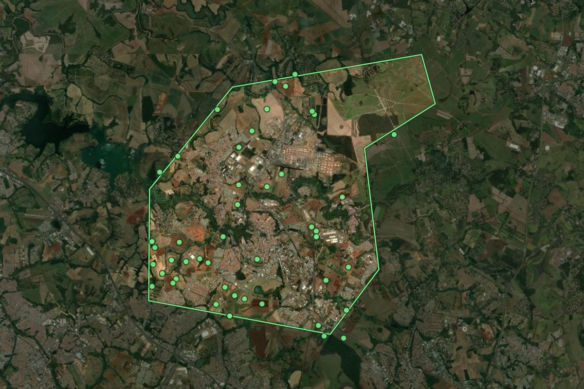 Imagem de satélite de Paulínia (SP), com o contorno do município e a posição dos imóveis desta página.
