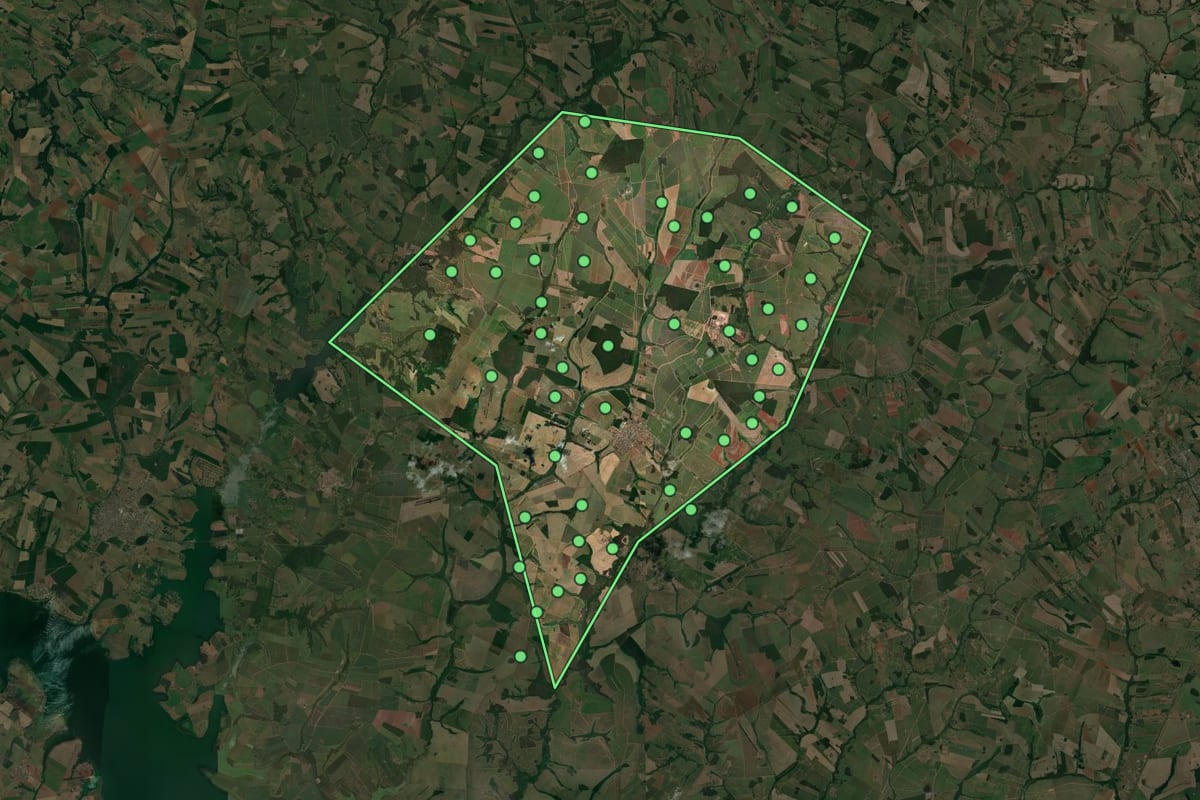 Imagem de satélite de Planalto (SP), com o contorno do município e a posição dos imóveis desta página.