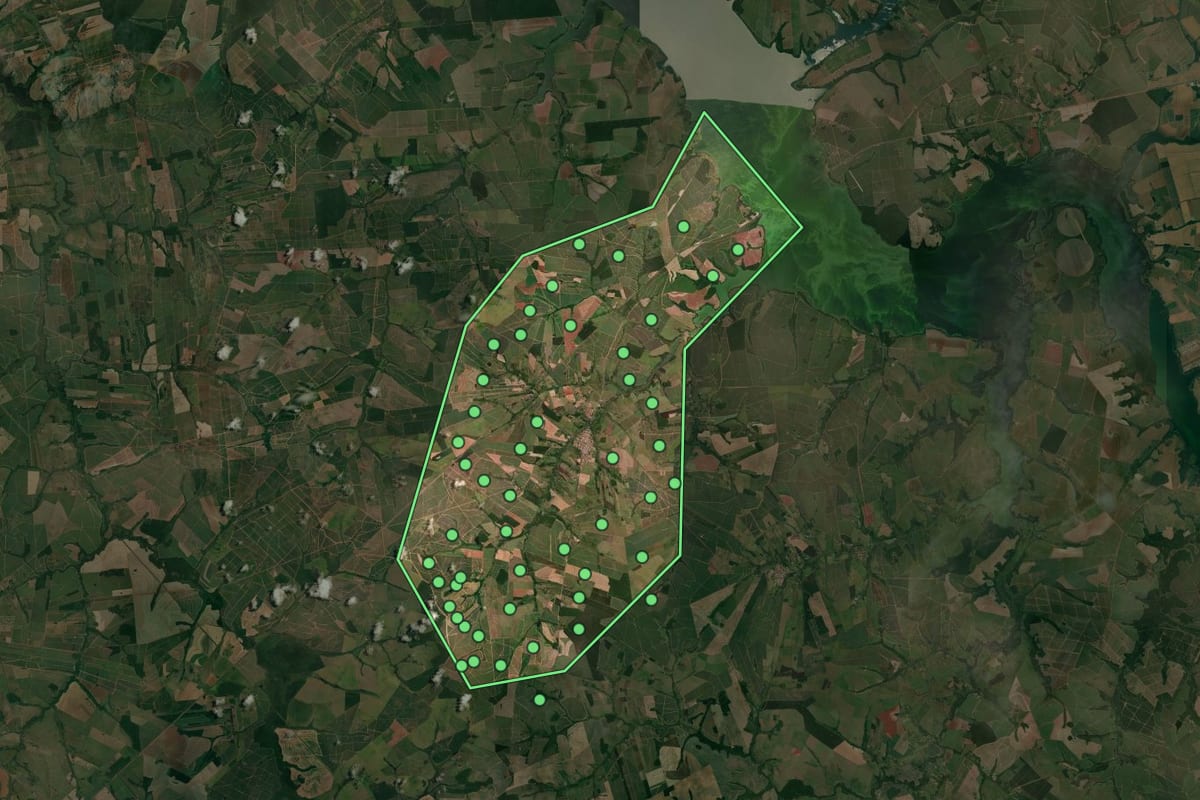 Imagem de satélite de Pongaí (SP), com o contorno do município e a posição dos imóveis desta página.