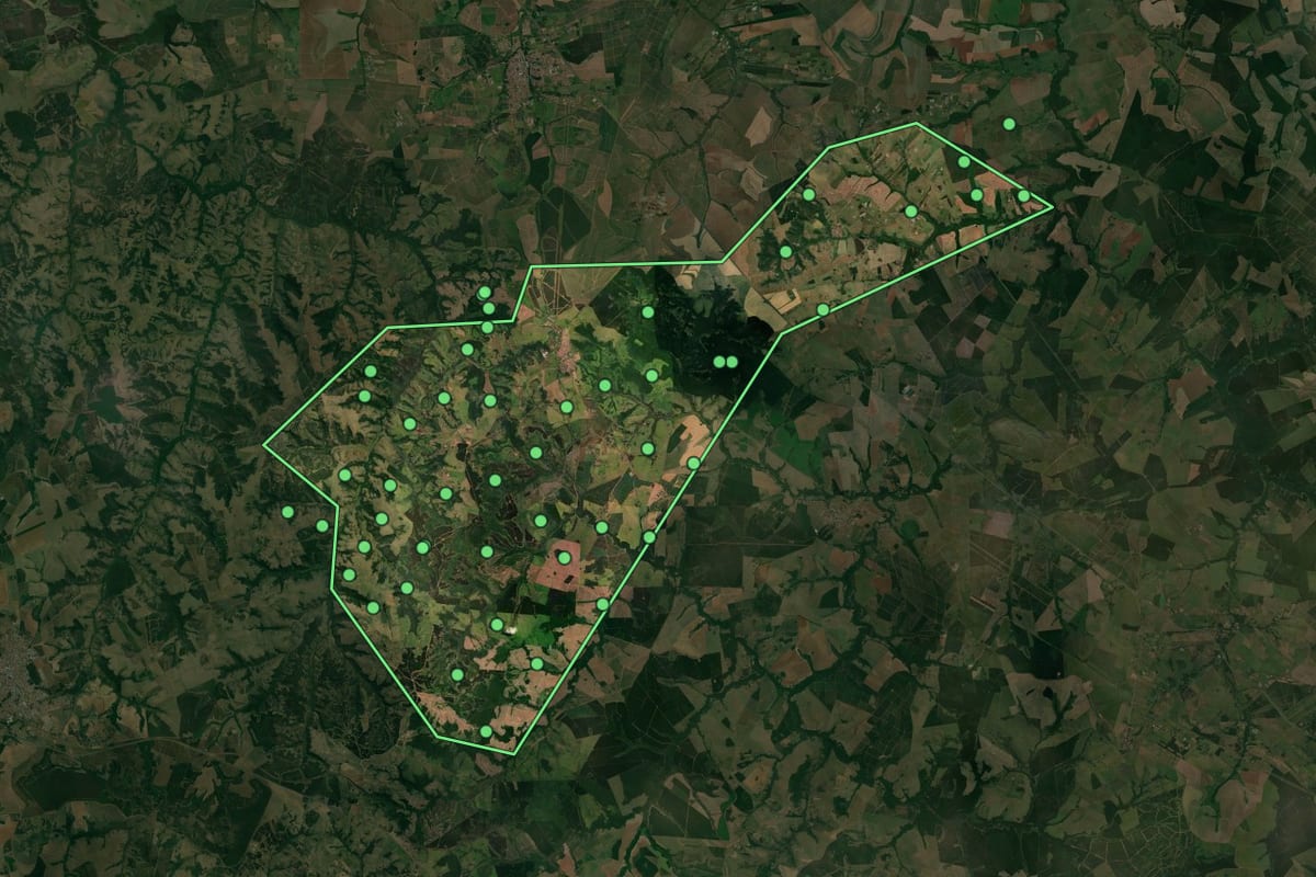 Imagem de satélite de Presidente Alves (SP), com o contorno do município e a posição dos imóveis desta página.